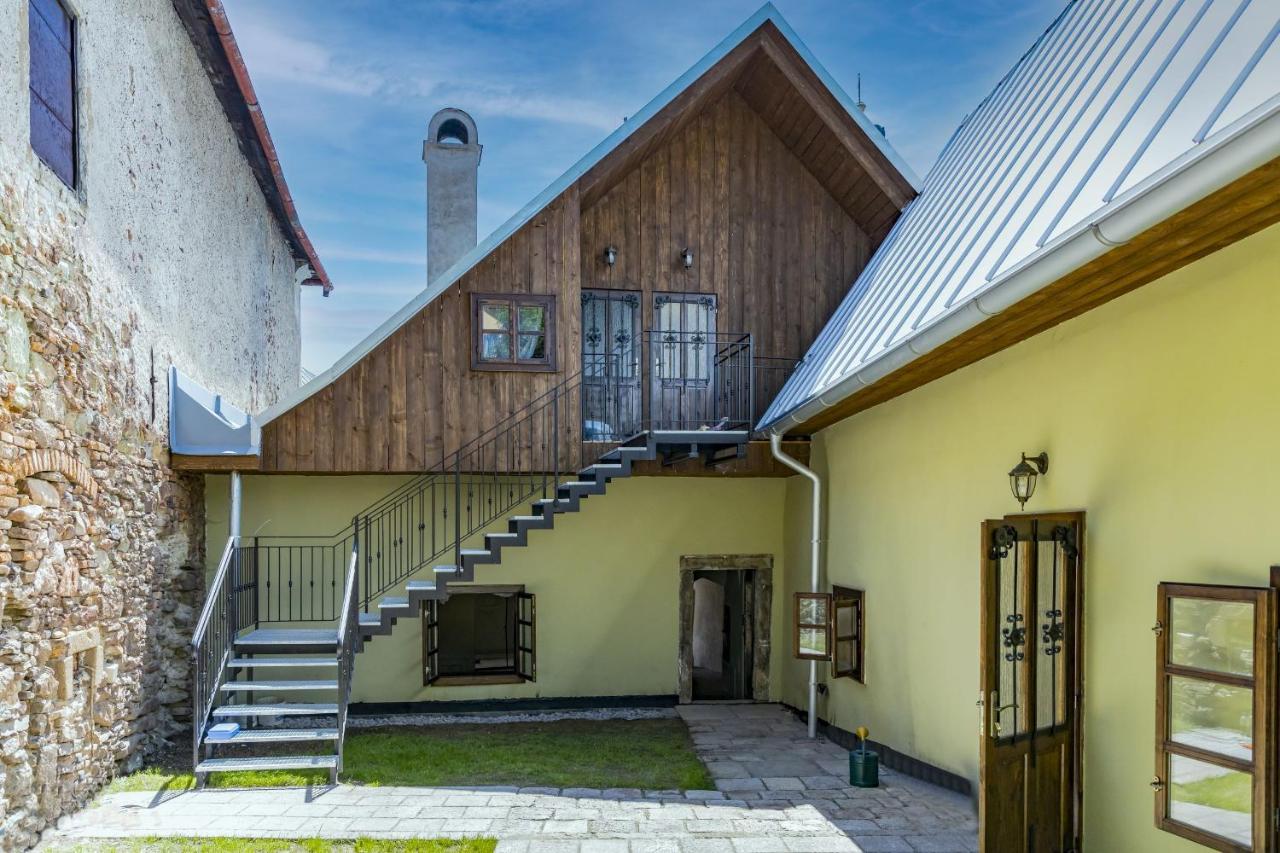 Apartman Charlotte V Dome So Studnou Na Streche Banská Štiavnica 外观 照片